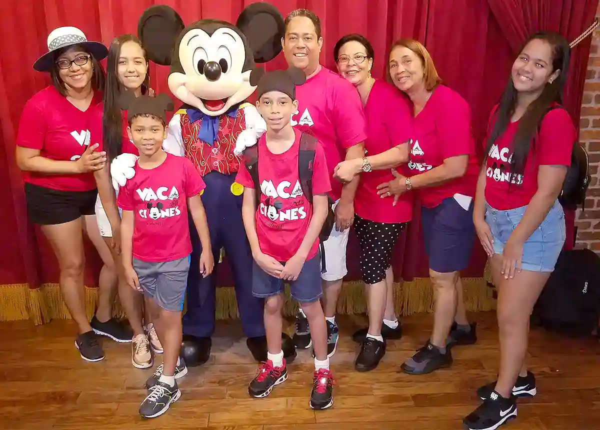reunion-familiar-en-disney-mickey-mouse