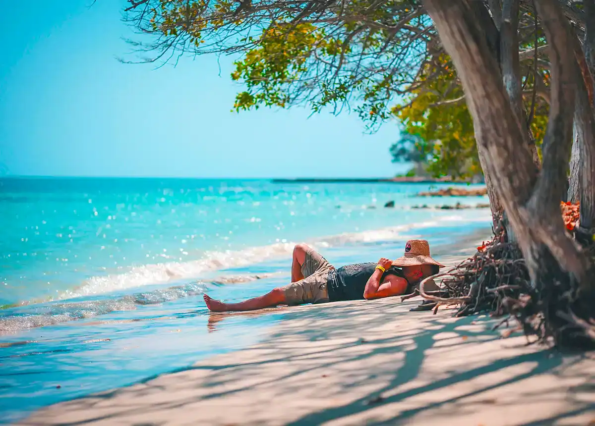 viajar-por-libre-playa-descanso
